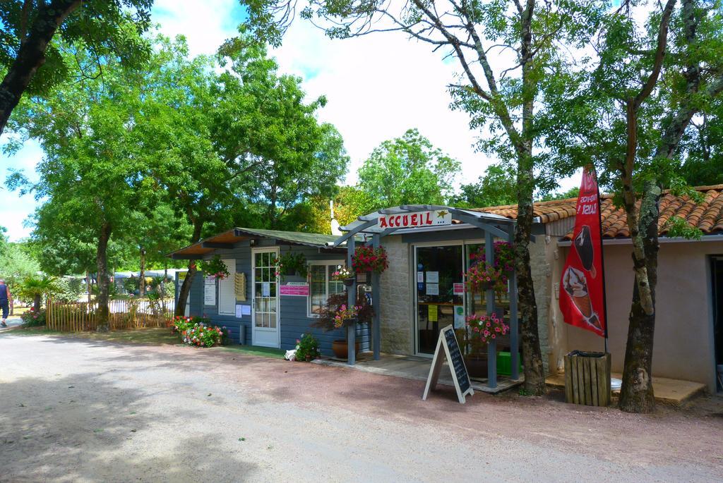 Camping La Maurie Foulerot Exteriör bild